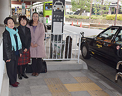 川口駅前タクシー乗り場の段差解消