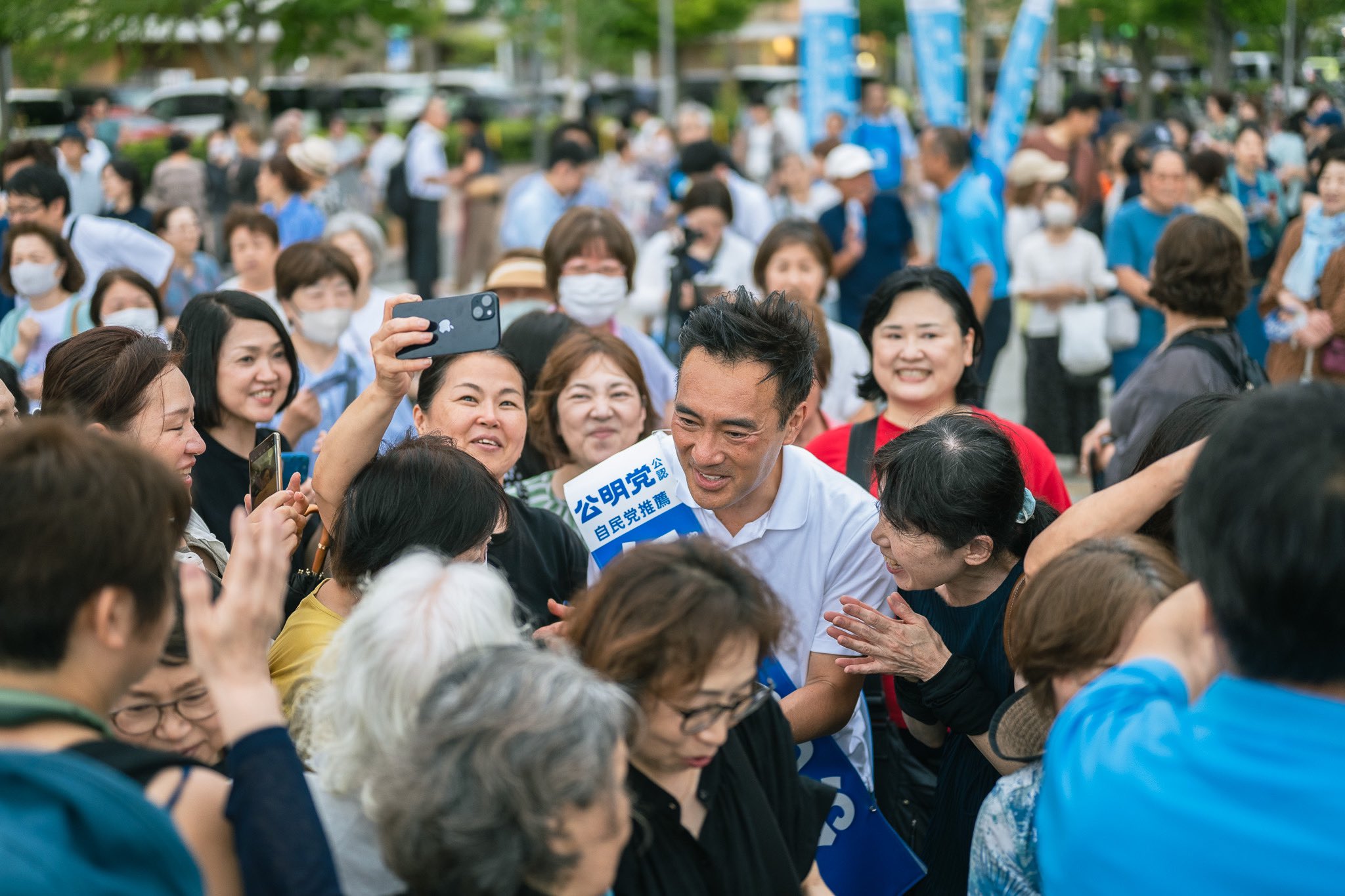 アリオ川口前にて、いさ進一前衆議院議員を迎えての街頭演説会を開催