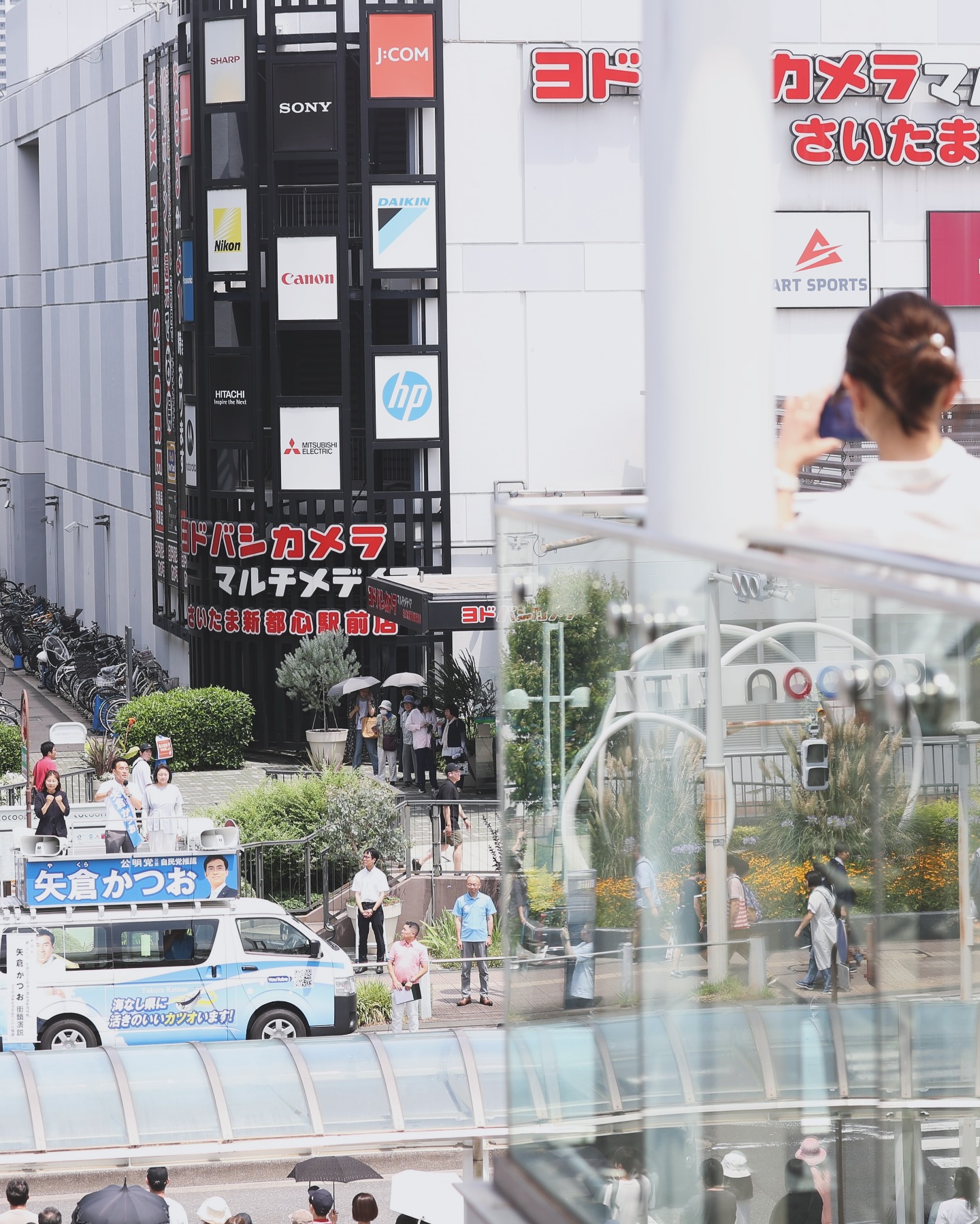 「春日部夏まつり」が開催されており、法被を着て街頭演説を