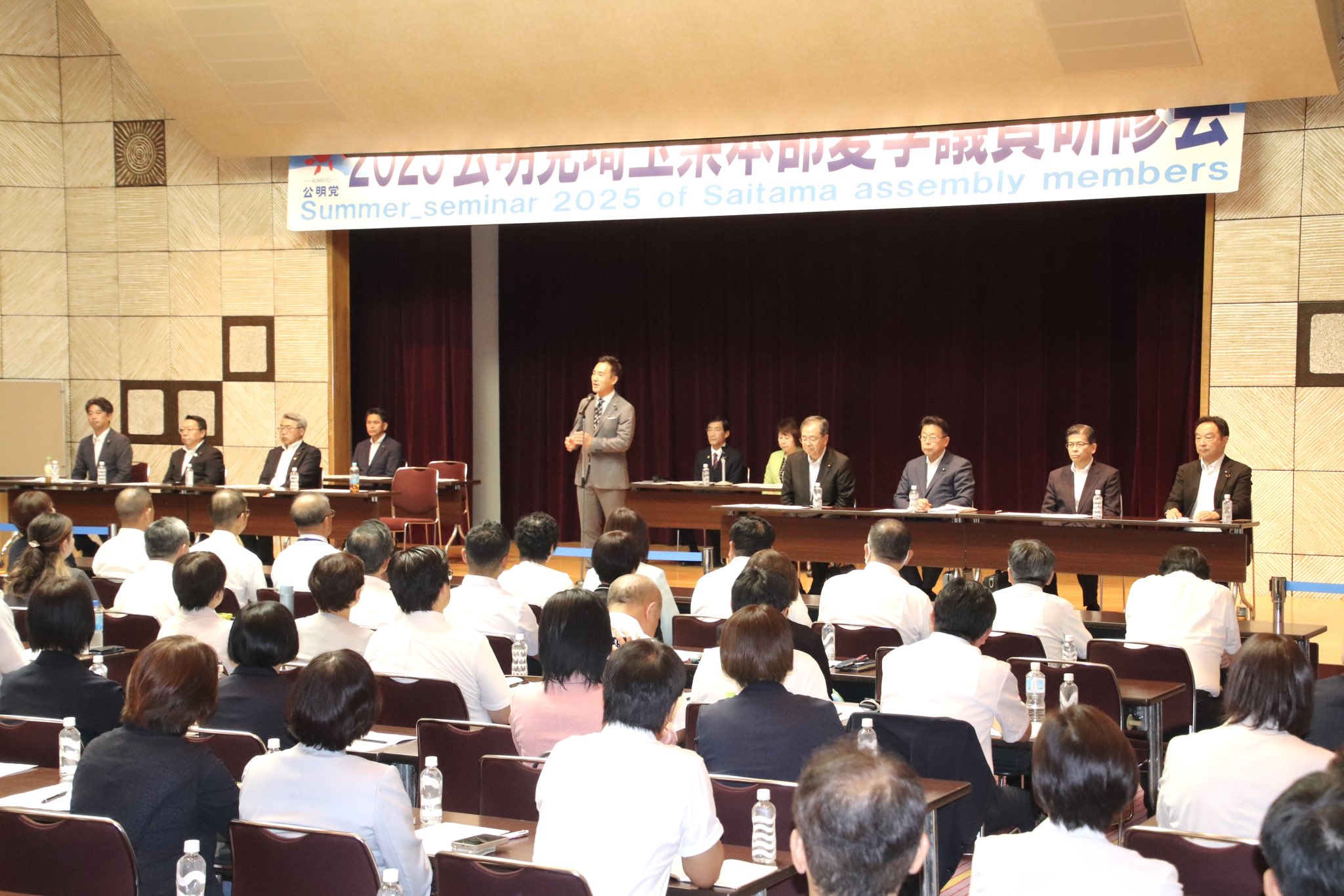 公明党の埼玉県本部所属議員の皆様の前で挨拶
