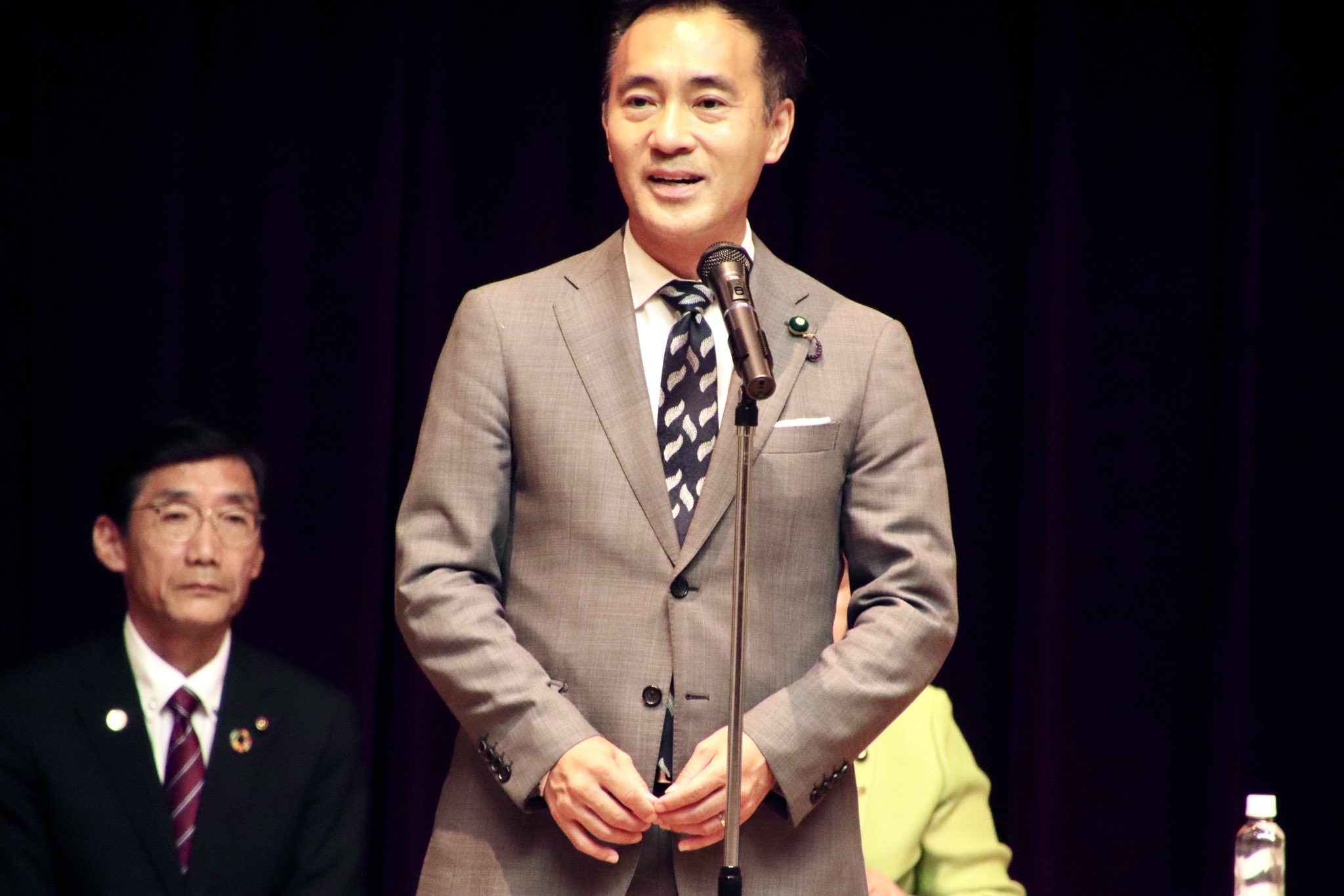 公明党の埼玉県本部所属議員の皆様の前で挨拶