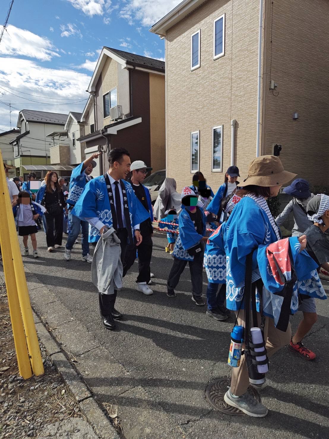 地域のお祭りで、お子さんたちと練り歩き