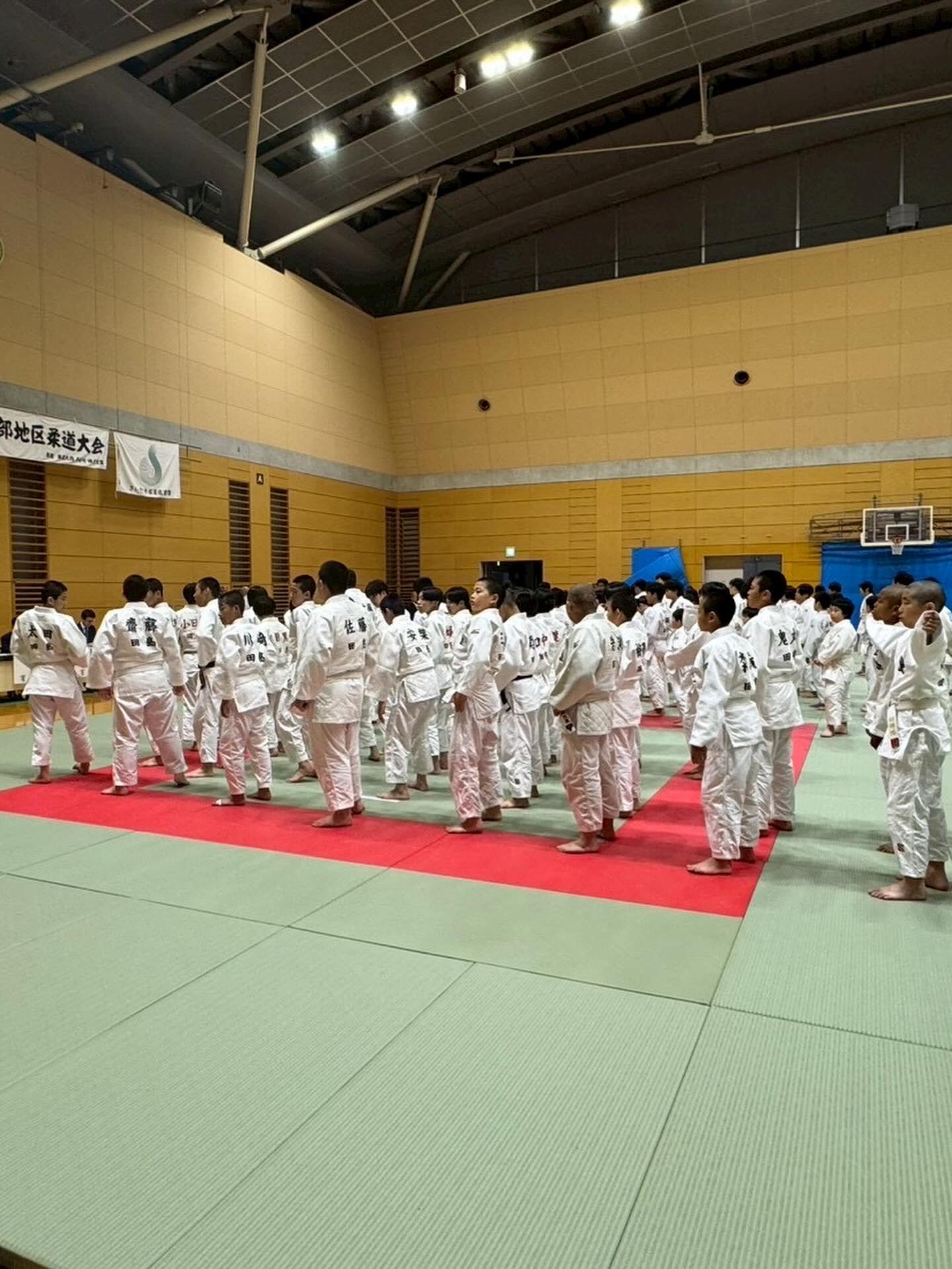 礼にはじまる柔道 相手があってはじめて自分を高められる、 相手があって自分がある そんな自他とも認めあう姿勢を大事に、 今日の試合を通じて友情を深めあってください、怪我なく