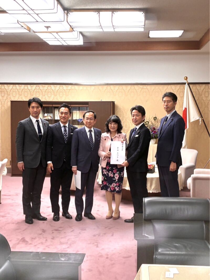 Image for the Tweet beginning: 来年度予算に向けた要望を、片山さつき財務大臣に‼️

片山大臣、私の顔を見るなり
「元気でやってますか？」と
「一層、元気にがんばってます‼️」と

片山大臣、実は私の地元浦和のご出身です😳
そのご縁もあり、よく声をかけていただきます 