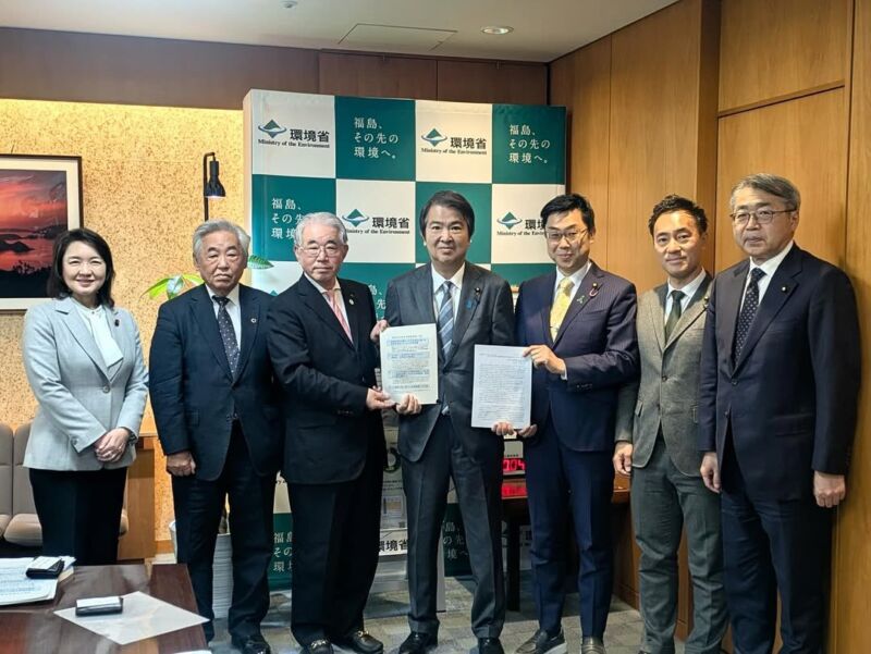 Image for the Tweet beginning: 石原宏高環境大臣に、一層の浄化槽整備を求める要望

浄化槽（合併浄化槽）とは、家庭から出るし尿や生活排水（台所、風呂、洗濯水など）を微生物の力できれいな水にし、川や海に放流するための設備🧐

主に、下水が整備されてない地域で普及しています 