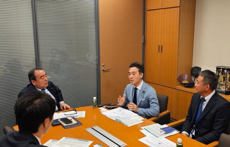 Image for the Tweet beginning: 群馬県で聞いた課題（浄化槽関連）を、環境省を交え議論

中道の福重たかひろ議員と連携。
福重さんは、その場で、公明の群馬県議さんなどと連携してくれました。

引き続きの連携プレー❗️

お互い一緒に頑張ります💪

#矢倉かつお #戻りかつお #福重たかひろ 