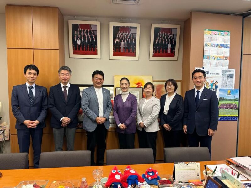 Image for the Tweet beginning: 企業による留学✈️支援に関連し、
浮島とも子議員を訪問、充実した意見交換ができました

若い人たちが、もっと海外に雄飛できますよう
一歩ずつ、頑張ります‼️

#矢倉かつお
#戻りかつお
#とびたて留学japan 
#海越えて 