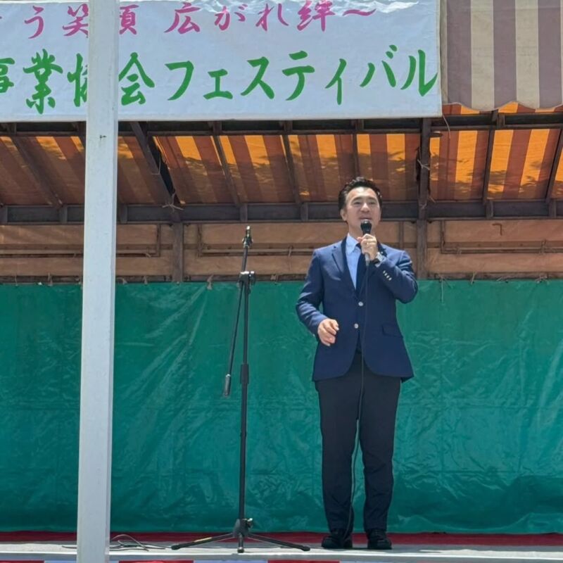 Image for the Tweet beginning: 重い障害があっても「働きたい」
その思いを実現し、支援していく埼玉福祉事業協会さんのフェスティバルに参加、挨拶

「皆さんの笑顔が全ての人の笑顔です」

参議院議員を勇退された山本ひろしさんにお会いしました！

私もよく知る、輝HIKARIの金子訓隆さんとともに、全国をまわり、 