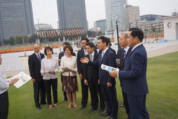 18日 災害時に一時避難場所となる さいたま新都心公園 所在は大宮区北袋町 を 市さいたま市議団の皆さまともに視察しました 矢倉かつお公式ホームページ